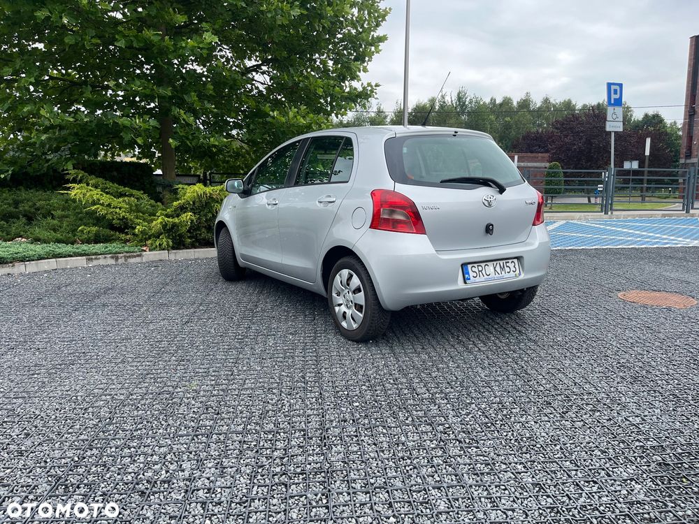Toyota Yaris 1.3 Sol - 3