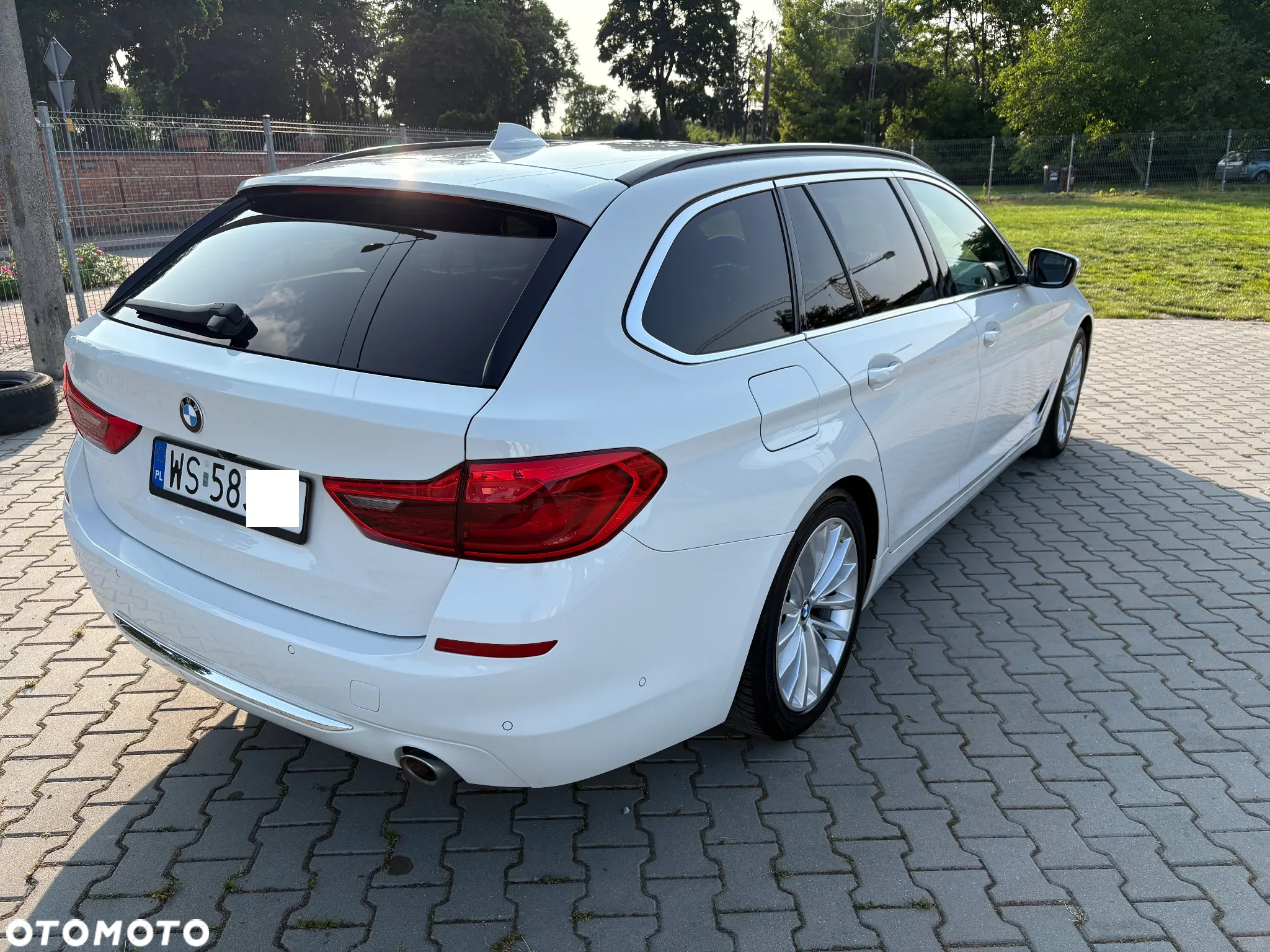 BMW Seria 5 520d Luxury Line - 4