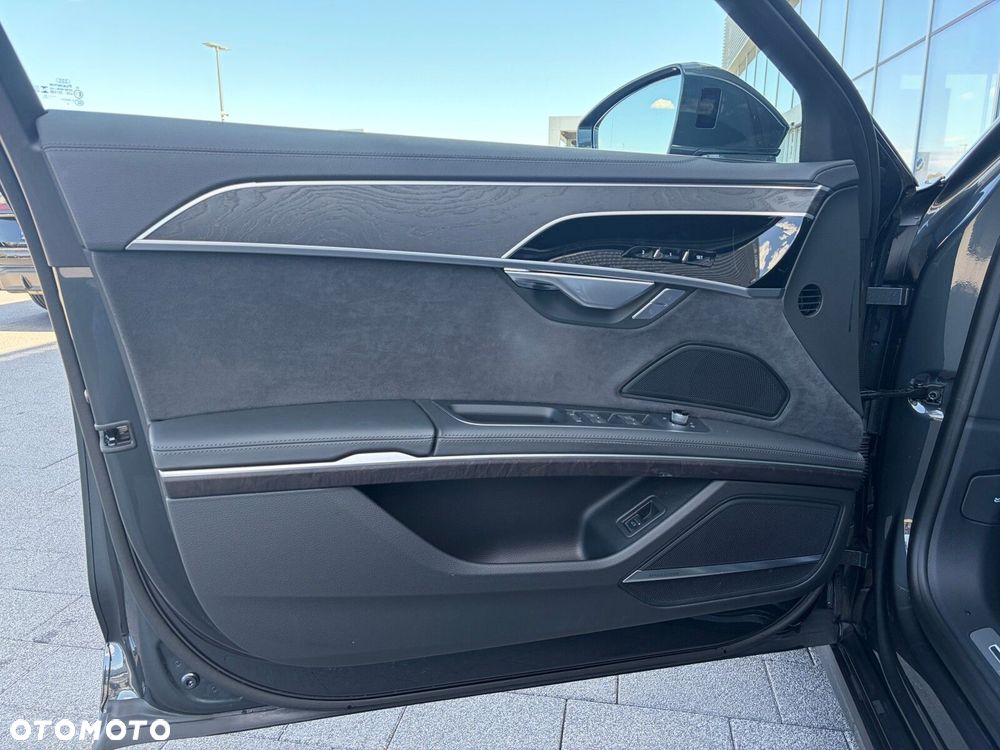 Audi A8 - 10