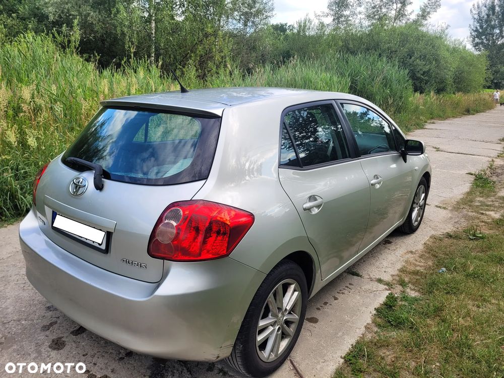 Toyota Auris 2.0 D-4D Sol - 2
