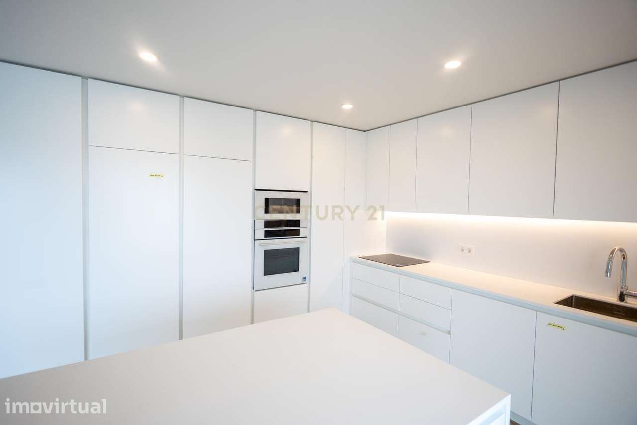 Apartamento T4  duplex com 3 estacionamentos e piscina privativa  - Ar - Grande imagem: 2/21