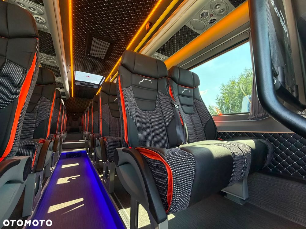 Mercedes-Benz Sprinter 519 - 20