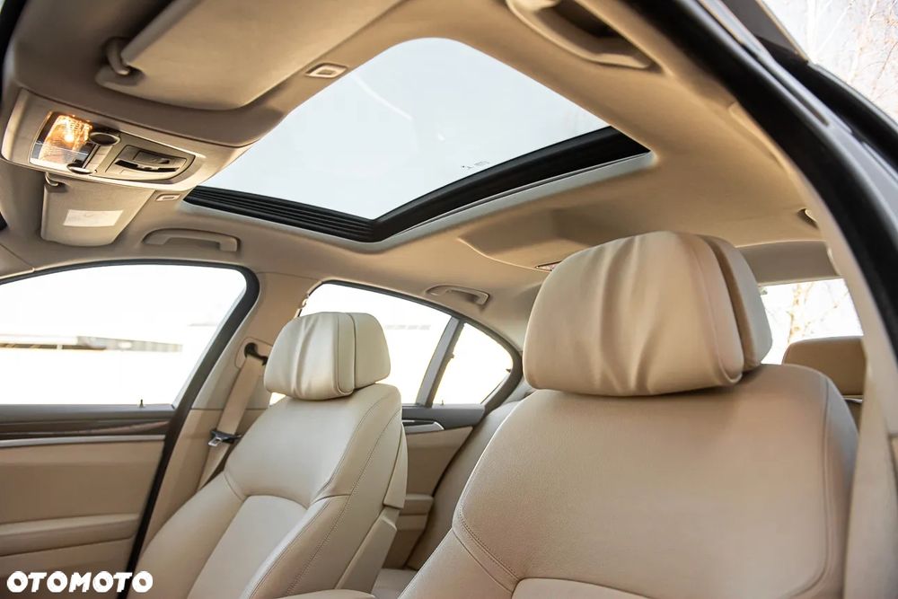 BMW Seria 5 525d Sport-Aut Luxury Line - 10