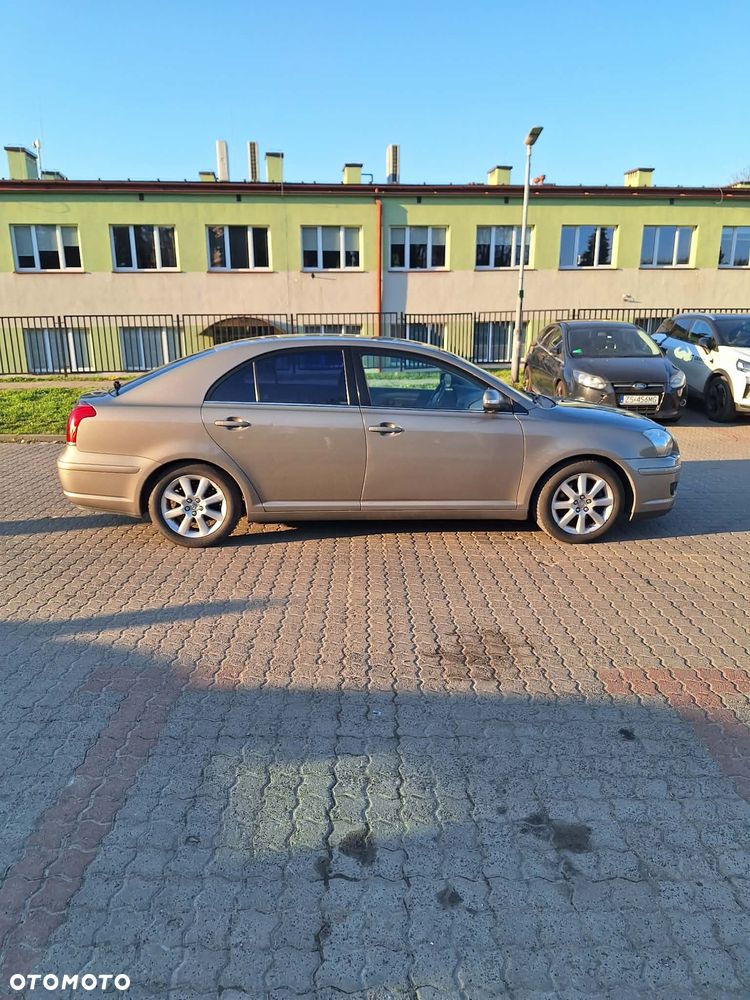 Toyota Avensis - 4
