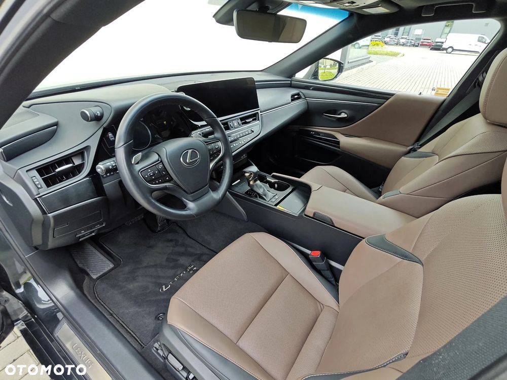 Lexus ES 300h F Sport Design - 3