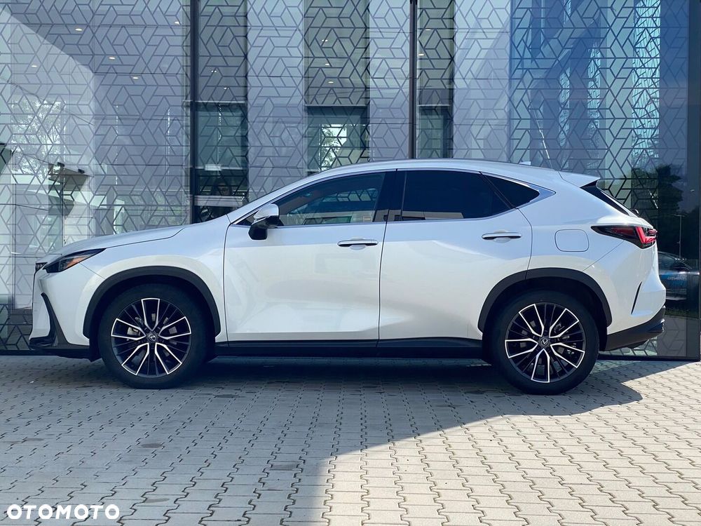Lexus NX 350h Omotenashi AWD - 3