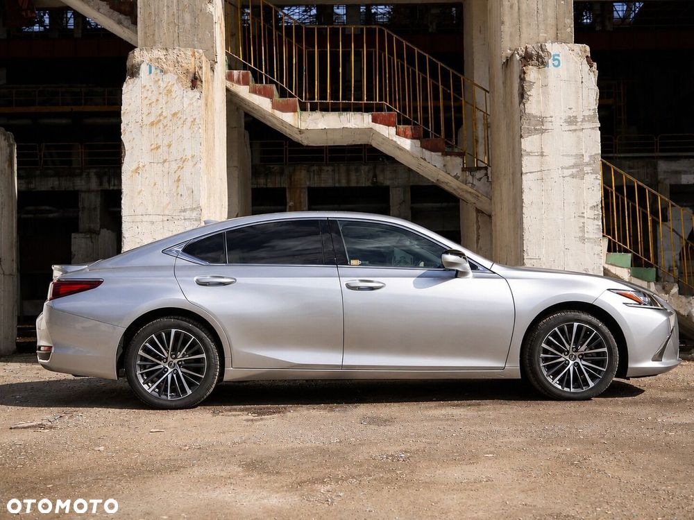 Lexus ES 300h Business Edition - 9