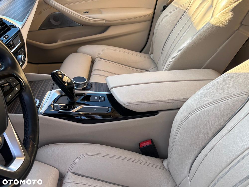 BMW Seria 5 540d xDrive M Sport sport - 39