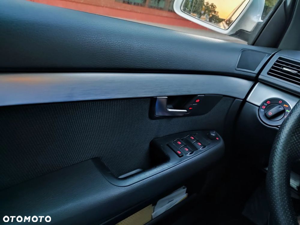 Audi A4 Avant 2.0 TDI DPF - 14