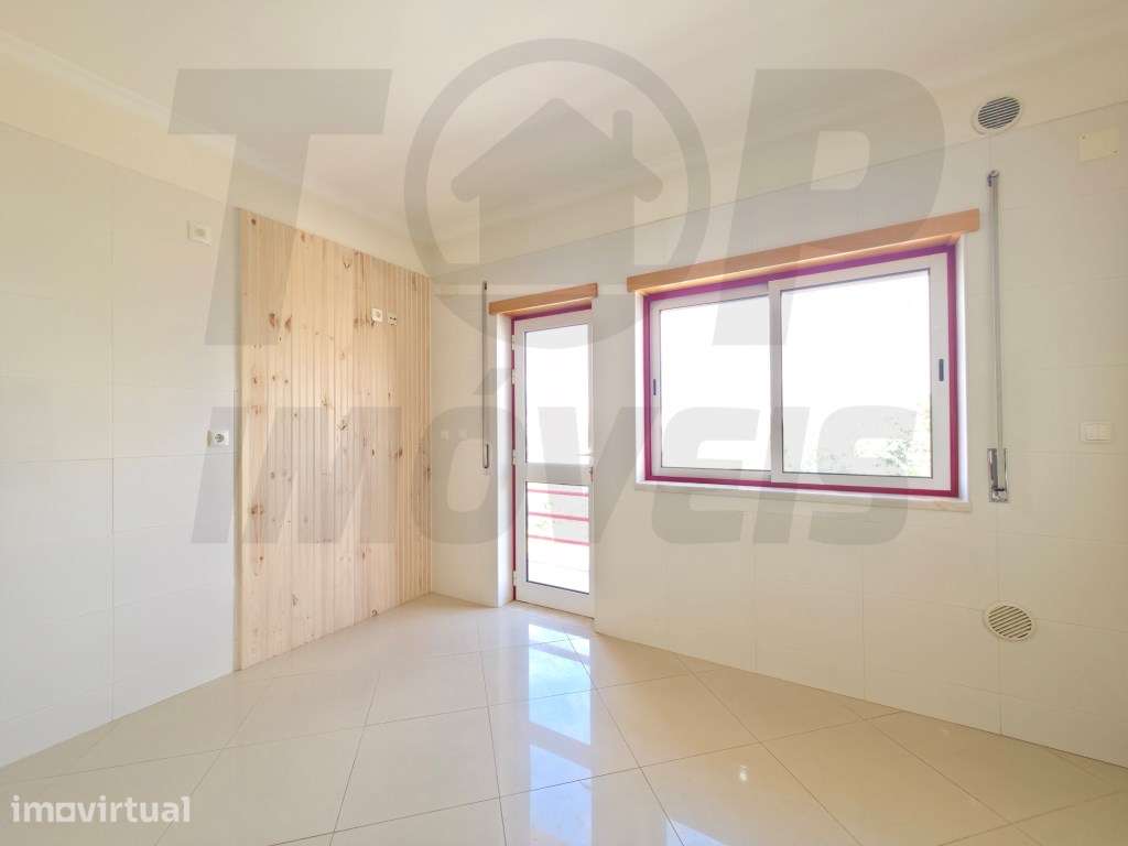 Apartamento T3 com Parqueamento - Urb. das Oliveirinhas - Samora Co... - Grande imagem: 4/29