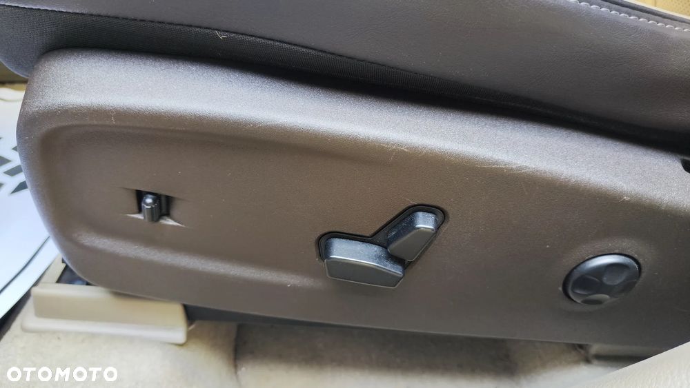 Lancia Thema 3.0 V6 CRD 24V Automatik Executive - 17