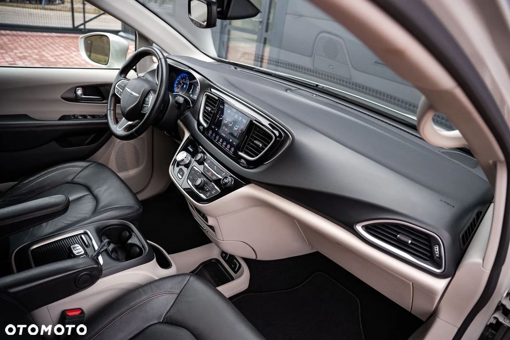 Chrysler Pacifica - 29