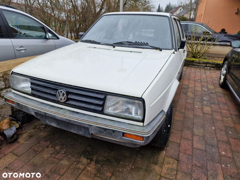 Volkswagen Jetta - 1
