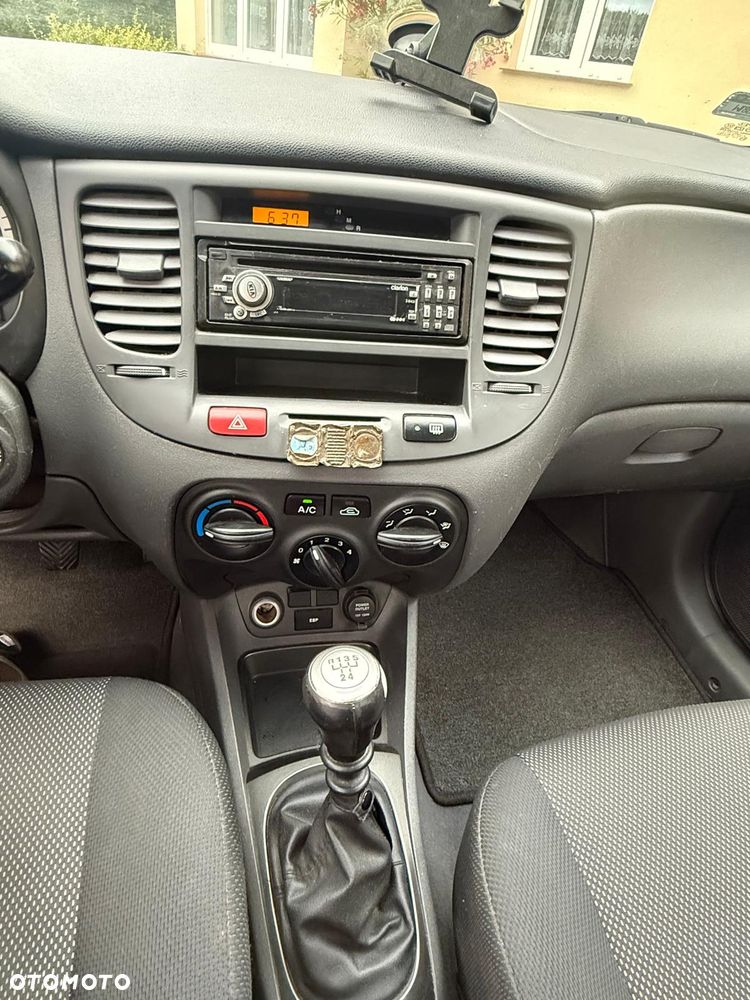 Kia Rio 1.5 CRDi City - 11