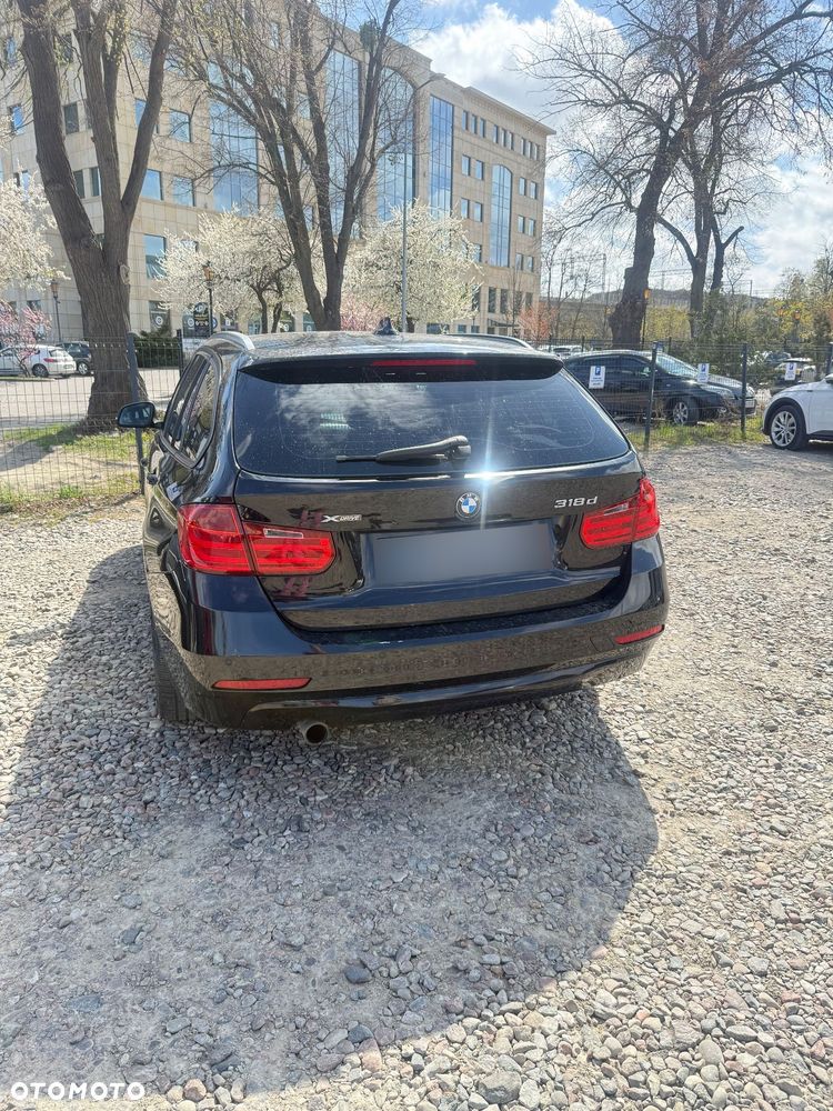 BMW Seria 3 318d xDrive - 10
