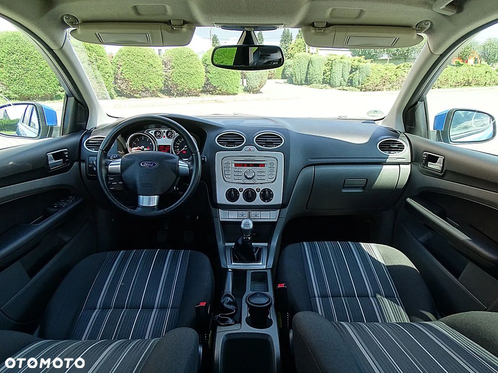 Ford Focus 1.6 16V Ghia - 8