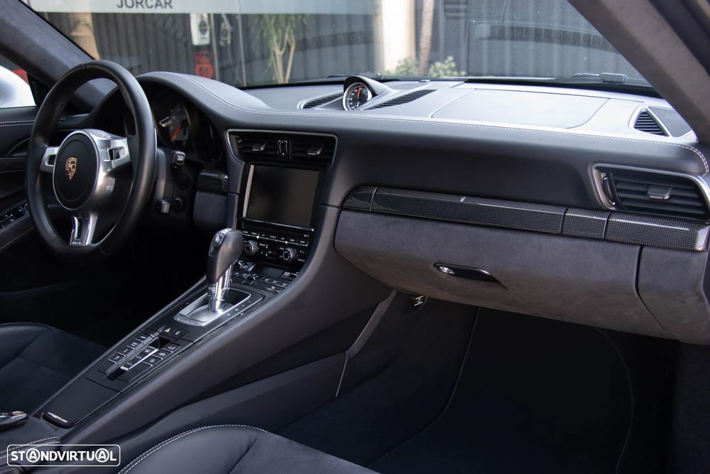 Porsche 911 (991) Carrera 4 GTS PDK - 32