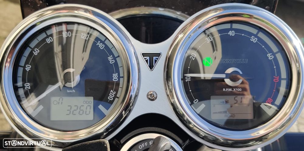 Triumph Bonneville T120 Black - 12