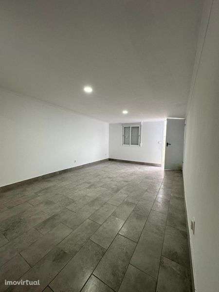 T0 e T1 Mobilado – Vale de Santarém, a 5 min da Estação – Despesas Inc - Grande imagem: 3/4