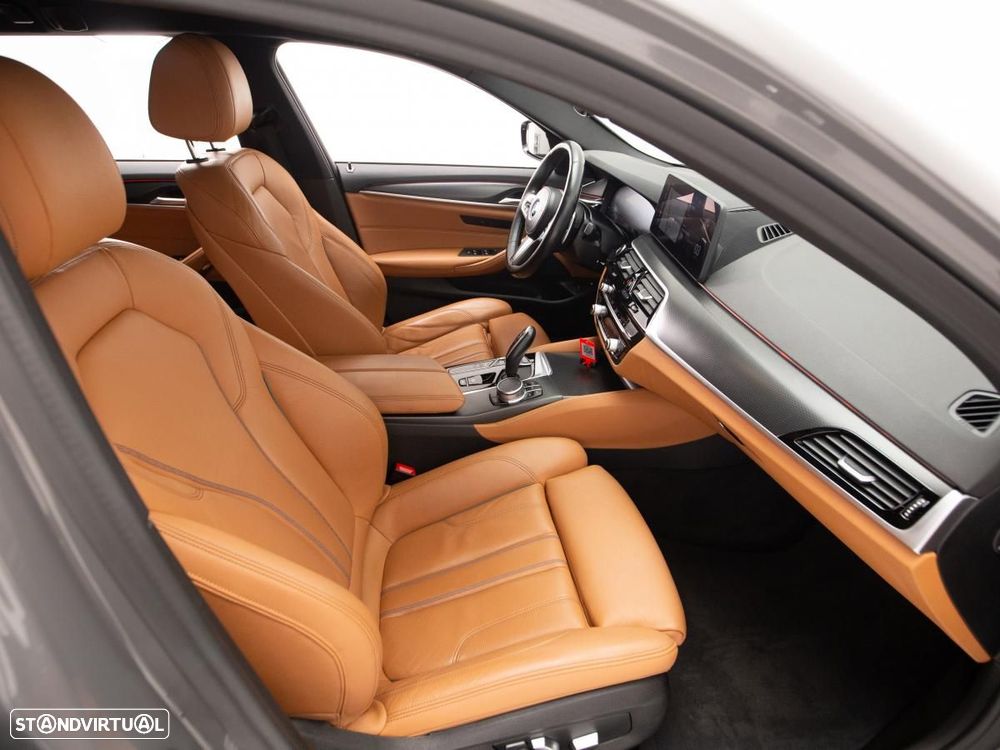 BMW 530 e Pack Desportivo M - 9