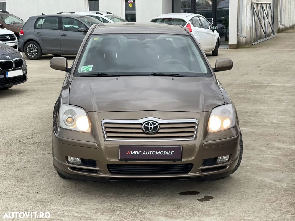 Toyota Avensis 1.6 Sdn. Sol - 2