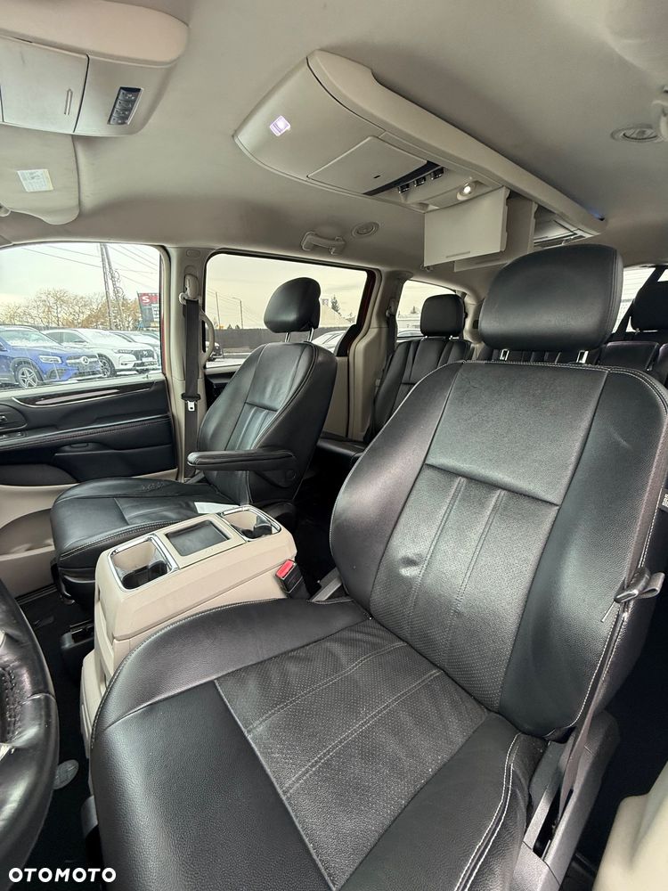 Chrysler Town & Country 3.6 Limited - 24