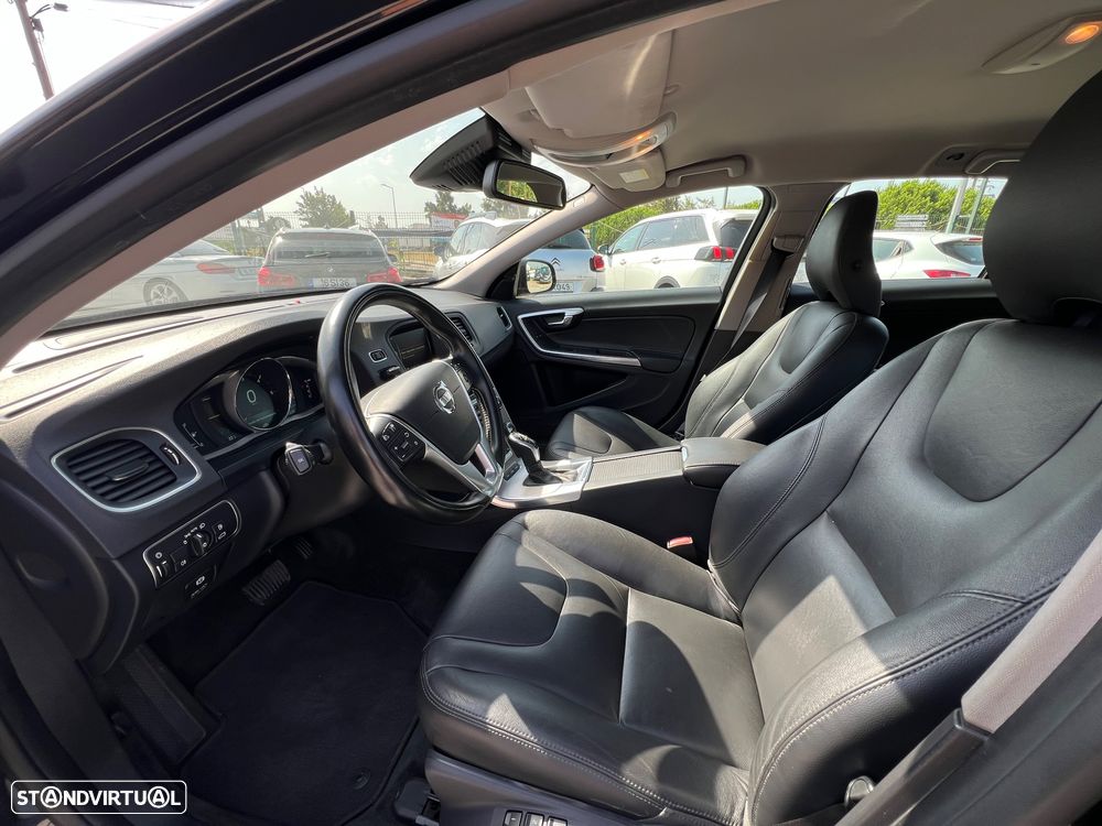 Volvo V60 D6 Plug-In-Hybrid AWD Geartronic Momentum - 14