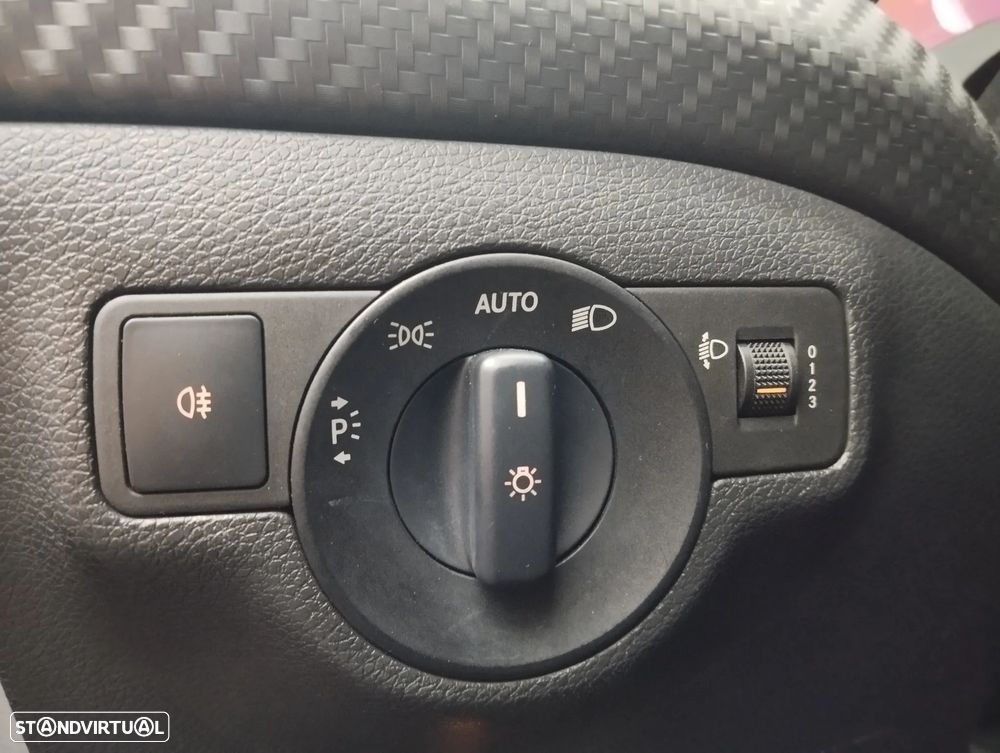 Mercedes-Benz GLA 180 d - 16