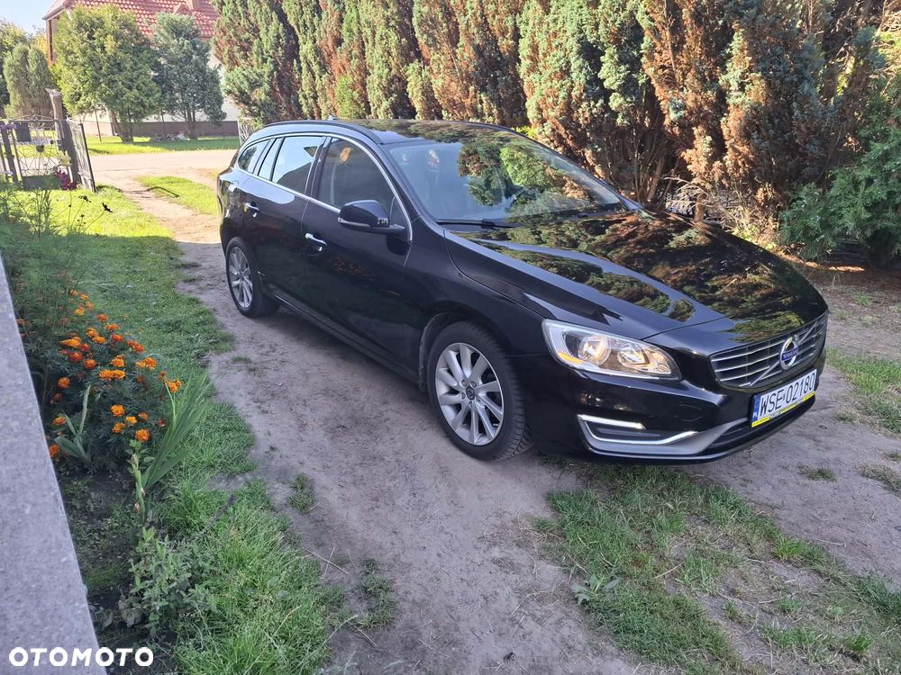 Volvo V60 D2 Summum - 1