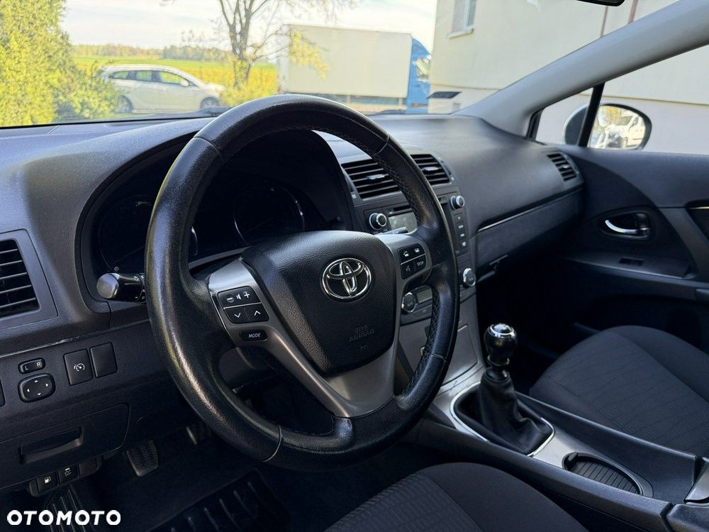 Toyota Avensis 1.8 Style - 38