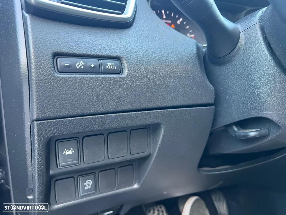 Nissan Qashqai 1.5 dCi N-Connecta J18+Led - 19