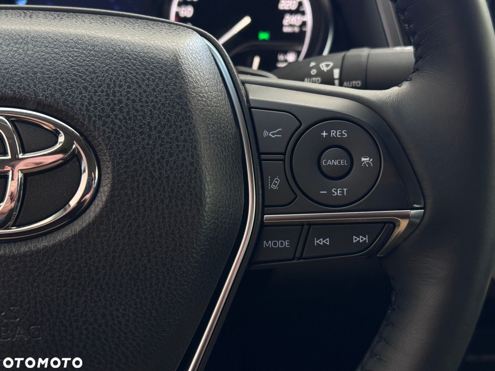 Toyota Camry - 23