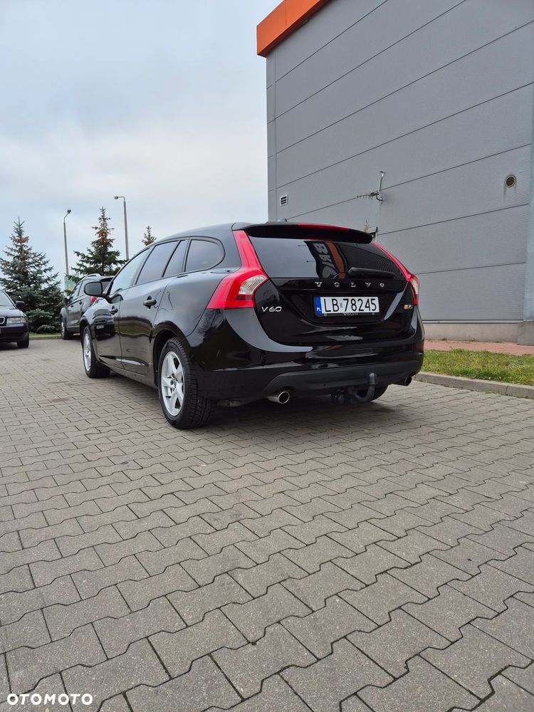 Volvo V60 D5 Momentum - 4