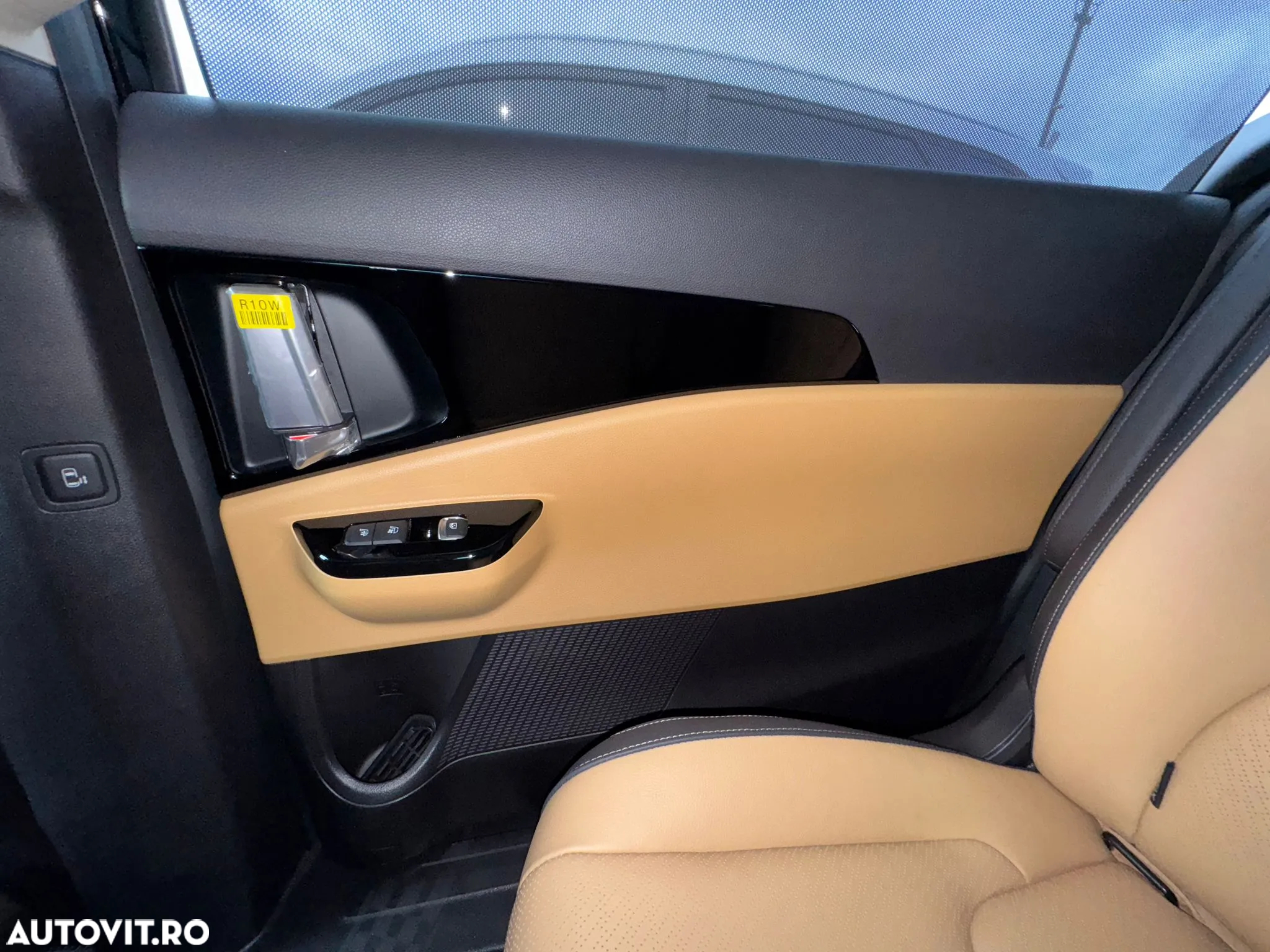 Kia Carnival - 23