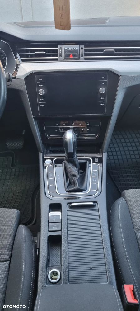 Volkswagen Passat - 13