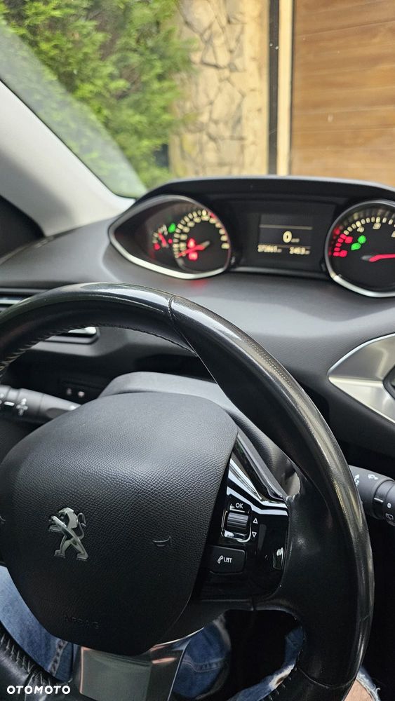 Peugeot 308 - 8