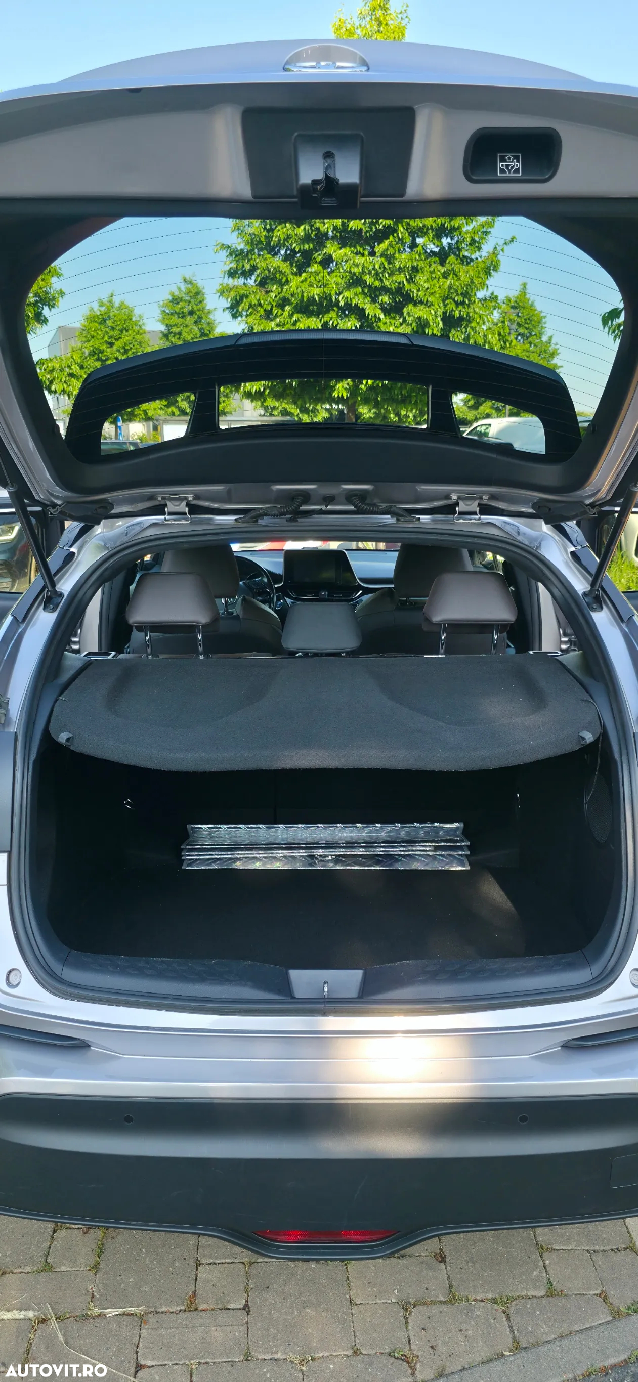 Toyota C-HR 1.8 HSD 122 CP 4x2 CVT C-lassy bi-tone - 30