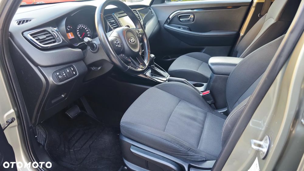 Kia Carens 1.7 CRDi Business Line 7os 7DCT - 17