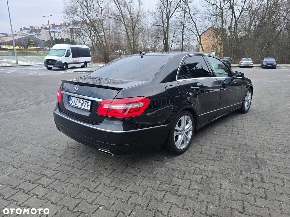 Mercedes-Benz Klasa E 200 CGI BlueEFFICIENCY Automatik - 4