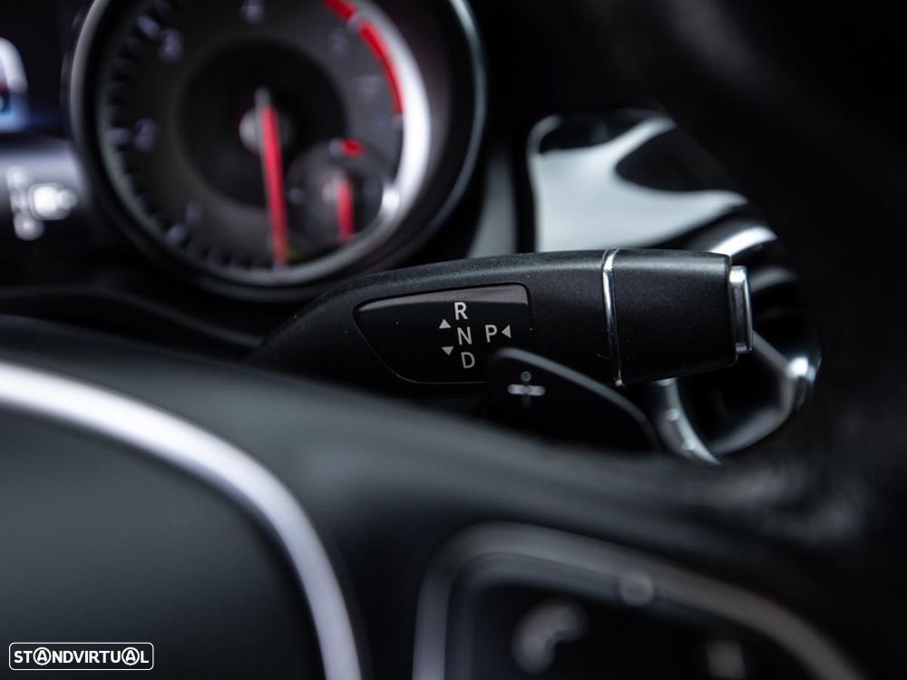 Mercedes-Benz CLA 220 — fotografia 17