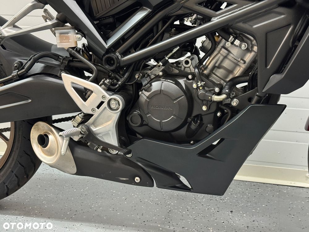 Honda CB - 12