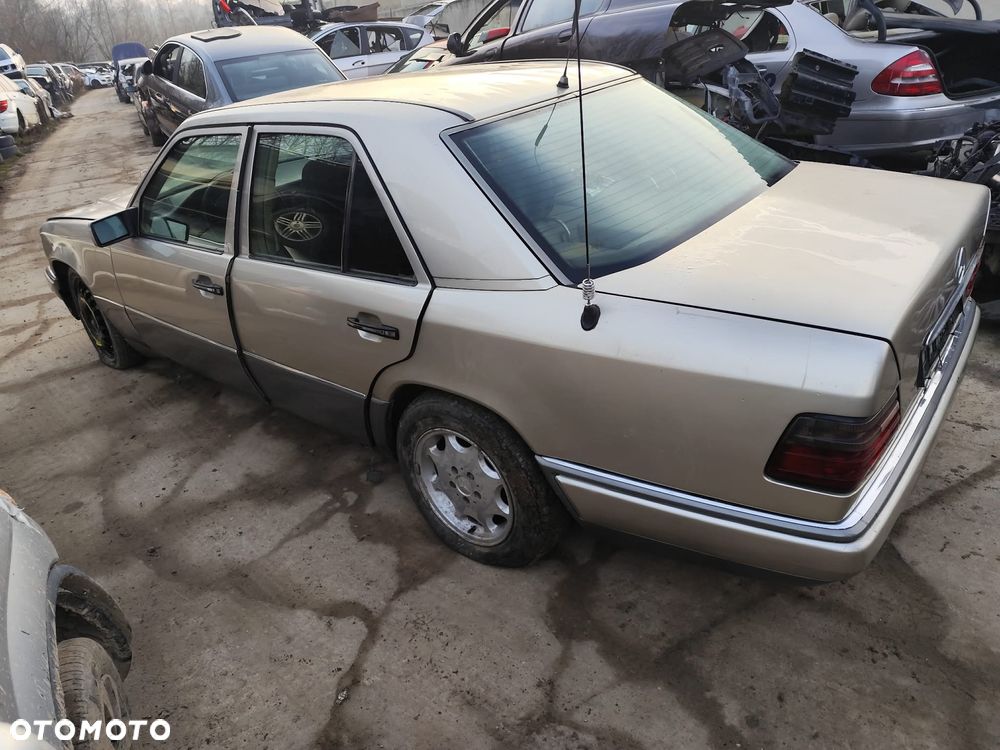 mercedes w124 124 maska zderzak lampa grill błotnik drzwi zbiornik paliwa szyba lusterko klamka - 5