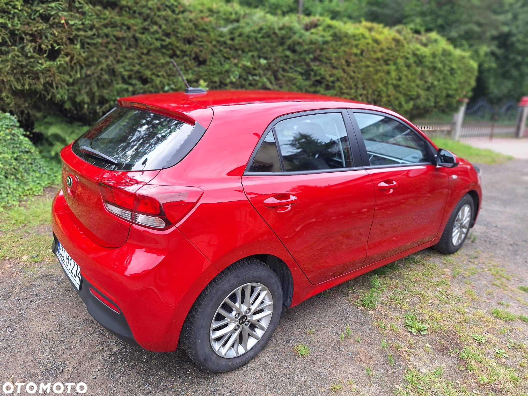 Kia Rio 1.2 L - 12