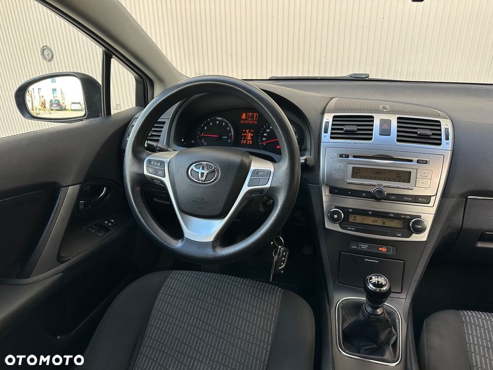 Toyota Avensis 1.6 Active - 6