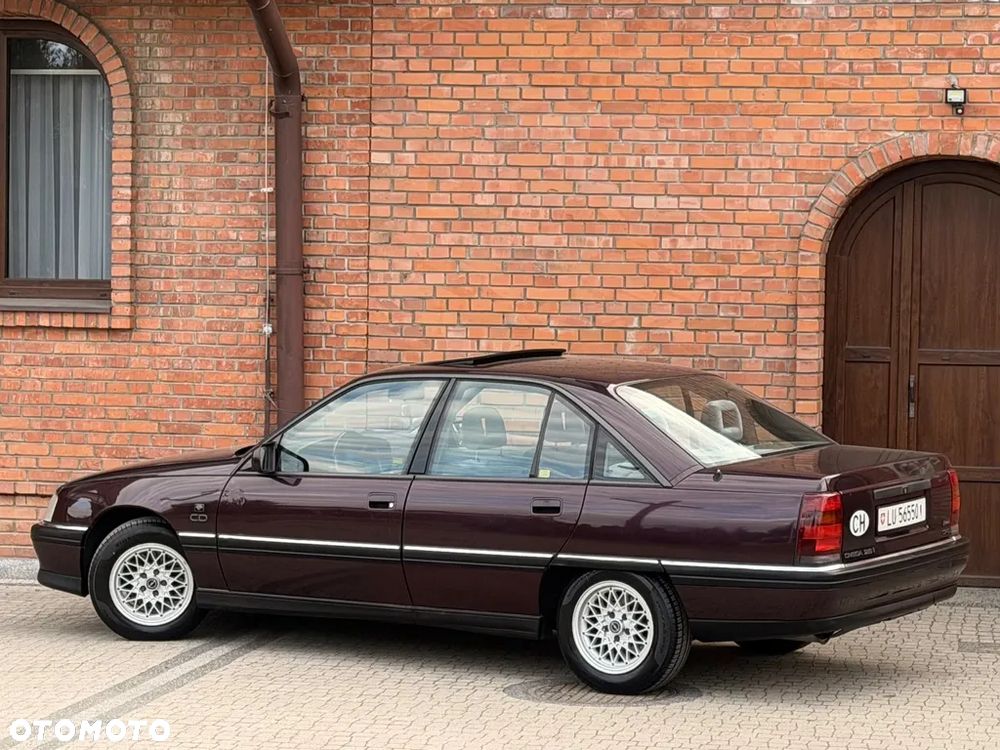 Opel Omega 2.6i CD Diamond - 15
