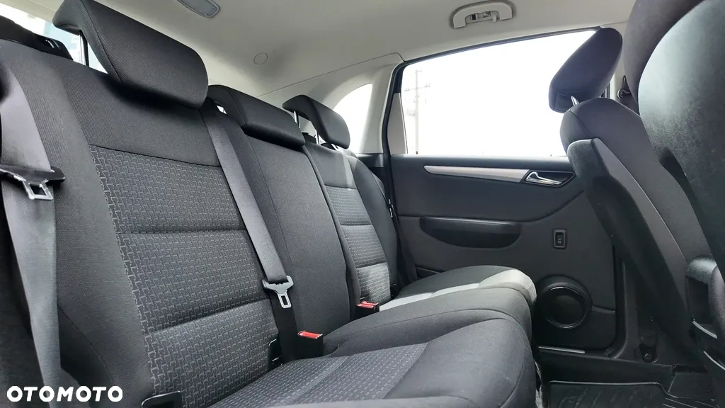 Mercedes-Benz Klasa B 180 BlueEffICIENCY - 33