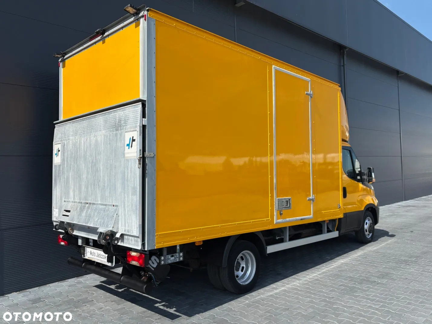 Iveco Daily 35C15 3.0 HPI Kontener 8 palet + winda 750kg + drzwi boczne **KLIMA**Kamera**Serwis**Sprowadzony**Bez AdBlue** - 3