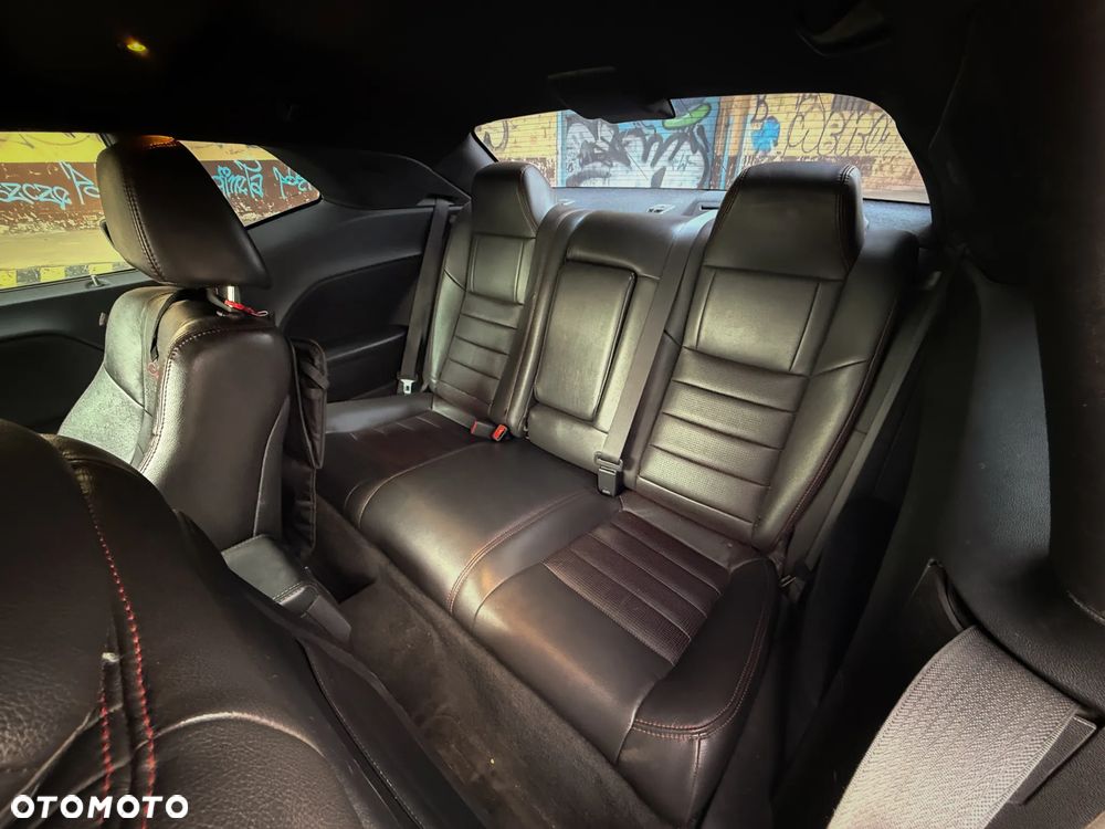 Dodge Challenger - 14