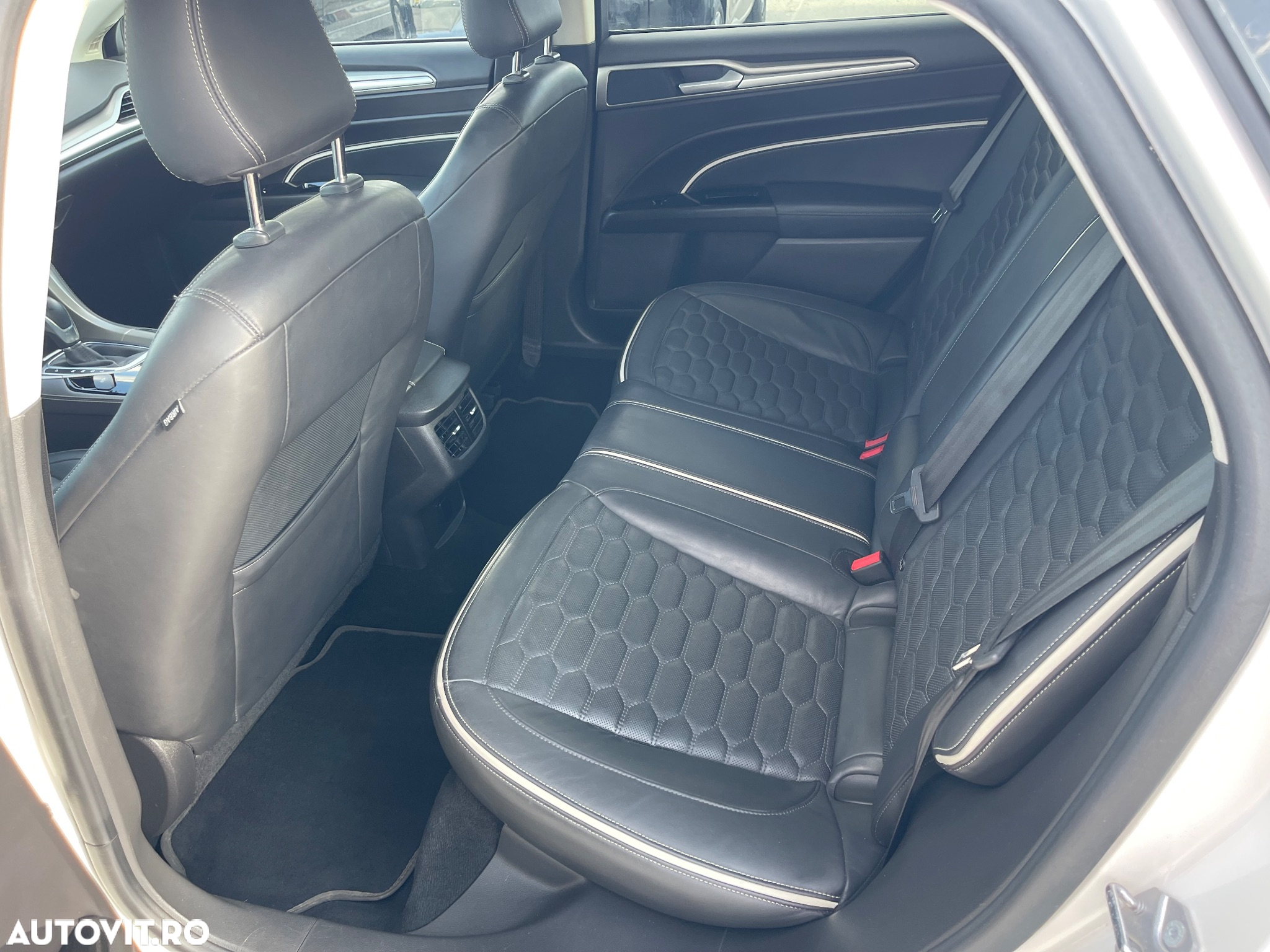 Ford Mondeo Vignale 2.0 Hybrid - 8