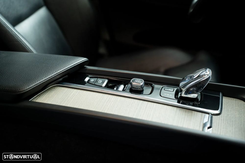Volvo XC 60 2.0 T8 PHEV Momentum Plus AWD - 37